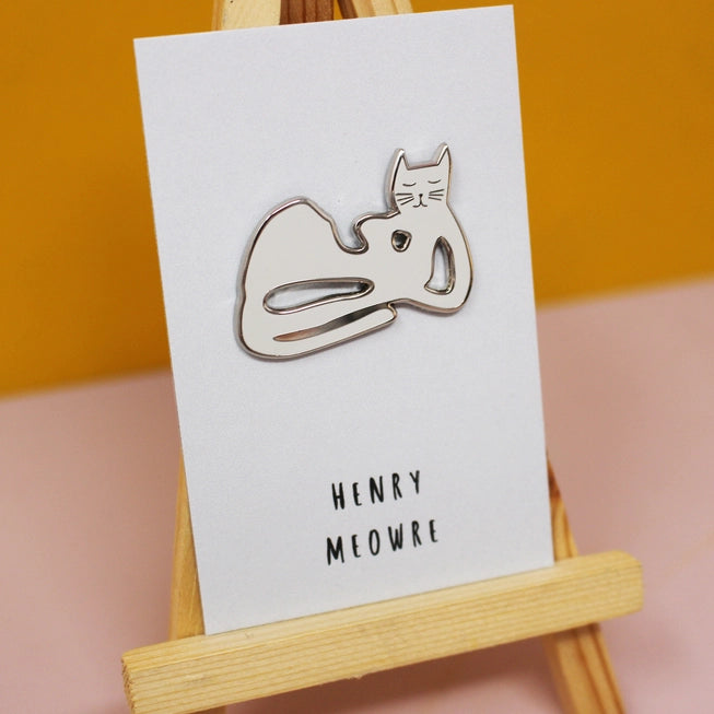 Henry Meowre Pin Badge